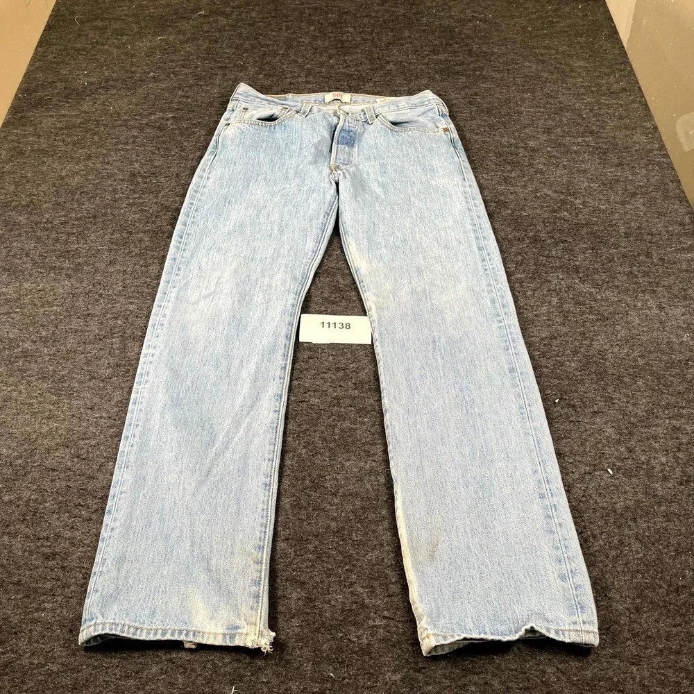 Vintage Levis 501 Original Mens Straight Leg Light Wash Blue Denim Jeans 32x32